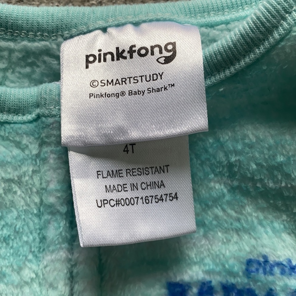 Nickelodeon Pink Fong Baby Shark fleece footed pajamas Size 4T - Picture 6 of 7